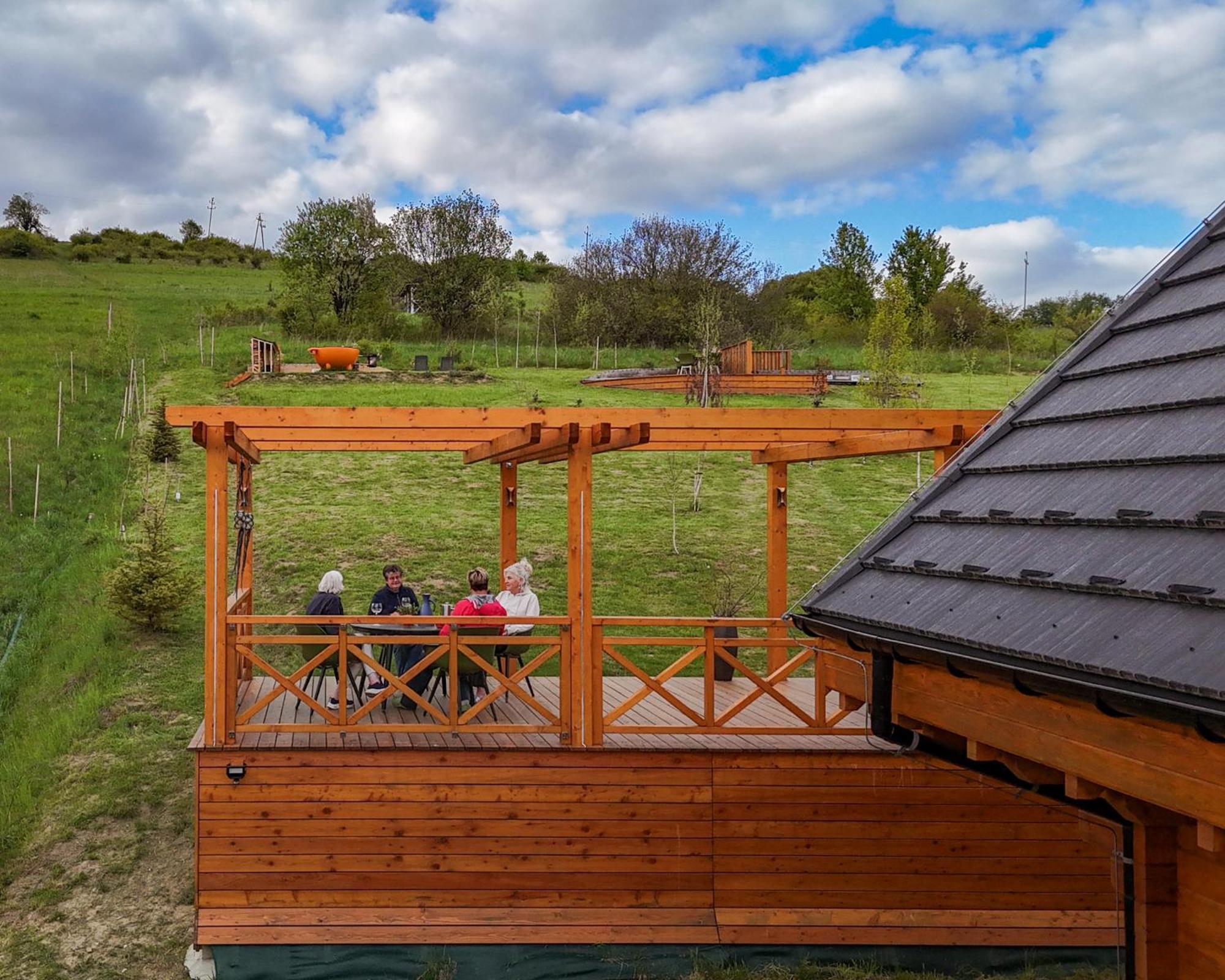 Houten Vakantiewoning "Reisnaarpolen" Royaal Ontbijt, Sauna En Hottub Czarna Góra Eksteriør billede